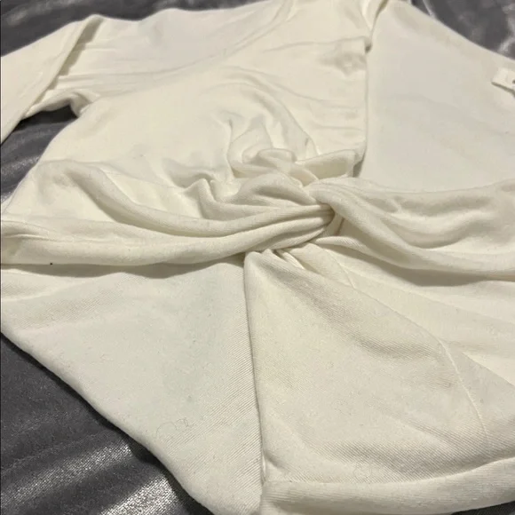 Elegant White Long Sleeve Top - Picture 3 of 4